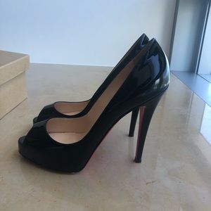 Christian Louboutin Very Prive peep toe platform heels. Size 38, 120mm.